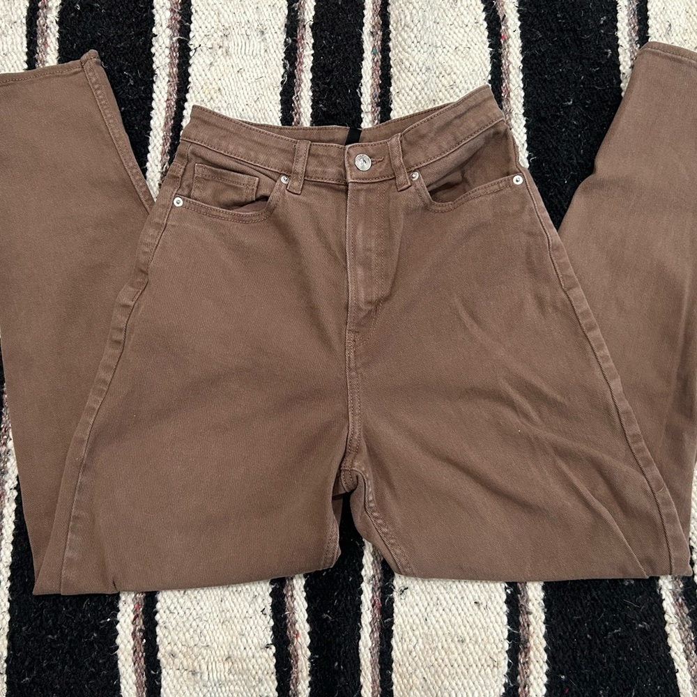 Brown high wasted jeans